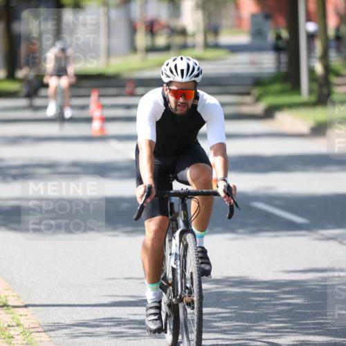 10.08.2025 - GEWOBA Citytriathlon Bremen Yannick Fuchs http://msf.ph/oto/8563173 10.08.2025 14:35:20 Radfahren 38, 43, 68, 98, 127, 133, 264, 398, 414 meine-sportfotos.de