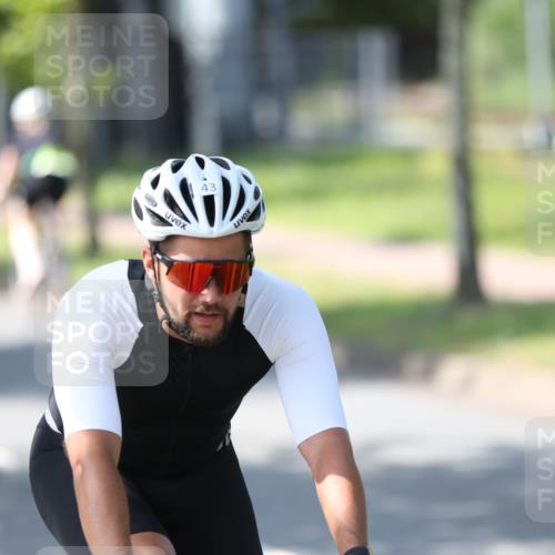 10.08.2025 - GEWOBA Citytriathlon Bremen Yannick Fuchs http://msf.ph/oto/8563182 10.08.2025 14:35:21 Radfahren 38, 43, 68, 98, 127, 133, 264, 398, 414 meine-sportfotos.de