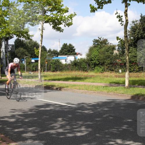 10.08.2025 - GEWOBA Citytriathlon Bremen Yannick Fuchs http://msf.ph/oto/8563206 10.08.2025 12:34:27 Radfahren 553, 584, 686, 822, 834, 891, 912, 914, 1027, 1037 meine-sportfotos.de