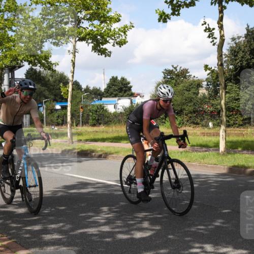 10.08.2025 - GEWOBA Citytriathlon Bremen Yannick Fuchs http://msf.ph/oto/8563210 10.08.2025 12:34:27 Radfahren 553, 584, 686, 822, 834, 891, 912, 914, 1027, 1037 meine-sportfotos.de