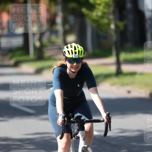 10.08.2025 - GEWOBA Citytriathlon Bremen Yannick Fuchs http://msf.ph/oto/8563211 10.08.2025 14:35:24 Radfahren 38, 43, 98, 108, 127, 133, 233, 264, 319, 398, 414 meine-sportfotos.de