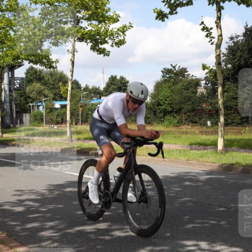 10.08.2025 - GEWOBA Citytriathlon Bremen Yannick Fuchs http://msf.ph/oto/8563218 10.08.2025 12:34:34 Radfahren 553, 584, 591, 686, 736, 826, 841, 891, 912, 914, 1027, 1037 meine-sportfotos.de