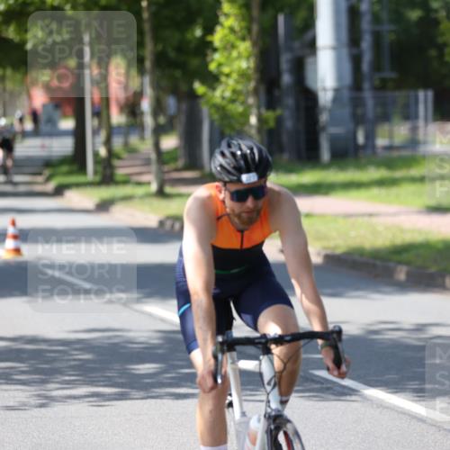 10.08.2025 - GEWOBA Citytriathlon Bremen Yannick Fuchs http://msf.ph/oto/8563225 10.08.2025 14:35:26 Radfahren 38, 43, 98, 108, 127, 133, 233, 264, 319, 398, 414 meine-sportfotos.de