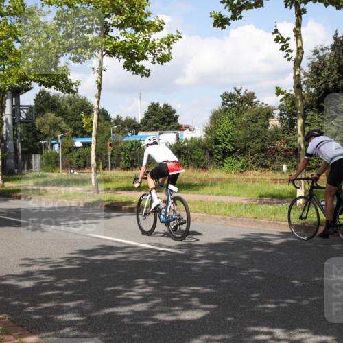 10.08.2025 - GEWOBA Citytriathlon Bremen Yannick Fuchs http://msf.ph/oto/8563230 10.08.2025 12:34:39 Radfahren 556, 584, 591, 632, 686, 736, 826, 841, 912, 914, 1027, 1037 meine-sportfotos.de