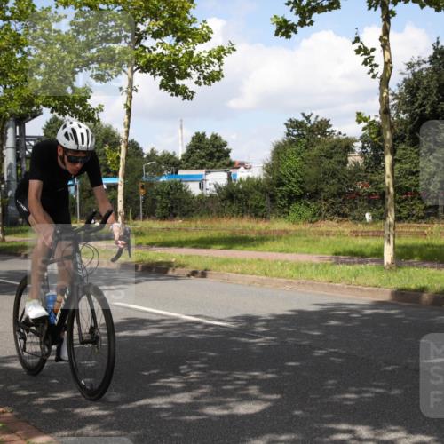 10.08.2025 - GEWOBA Citytriathlon Bremen Yannick Fuchs http://msf.ph/oto/8563246 10.08.2025 12:34:48 Radfahren 556, 584, 591, 632, 680, 736, 826, 841, 855, 914, 915, 1027, 1037 meine-sportfotos.de