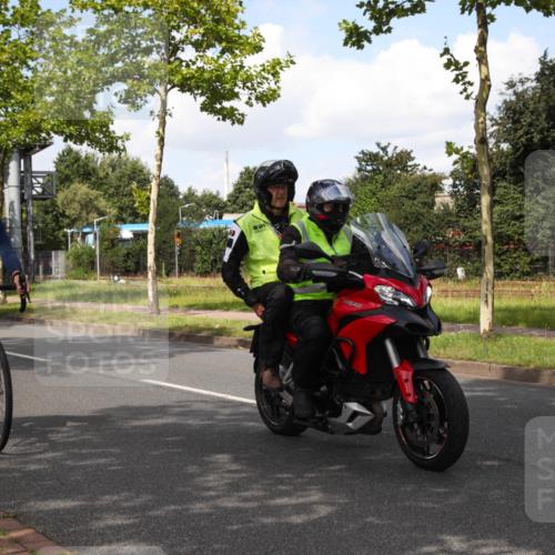 10.08.2025 - GEWOBA Citytriathlon Bremen Yannick Fuchs http://msf.ph/oto/8563249 10.08.2025 12:34:50 Radfahren 556, 584, 591, 632, 680, 736, 826, 841, 855, 914, 915, 956, 1027, 1037 meine-sportfotos.de