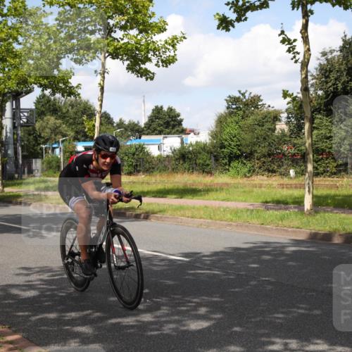 10.08.2025 - GEWOBA Citytriathlon Bremen Yannick Fuchs http://msf.ph/oto/8563267 10.08.2025 12:35:00 Radfahren 556, 558, 632, 680, 707, 855, 902, 915, 956, 1035 meine-sportfotos.de