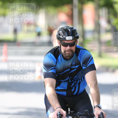 10.08.2025 - GEWOBA Citytriathlon Bremen Yannick Fuchs http://msf.ph/oto/8563286 10.08.2025 14:35:50 Radfahren 32, 64, 129, 173, 339, 395, 421 meine-sportfotos.de
