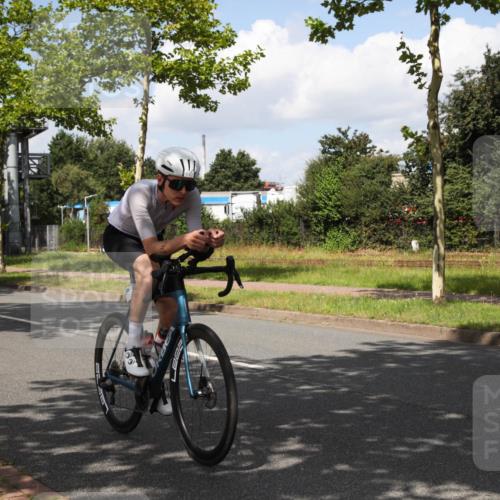 10.08.2025 - GEWOBA Citytriathlon Bremen Yannick Fuchs http://msf.ph/oto/8563301 10.08.2025 12:35:30 Radfahren 579, 642, 719, 742, 763, 783, 833, 919, 973, 1039 meine-sportfotos.de