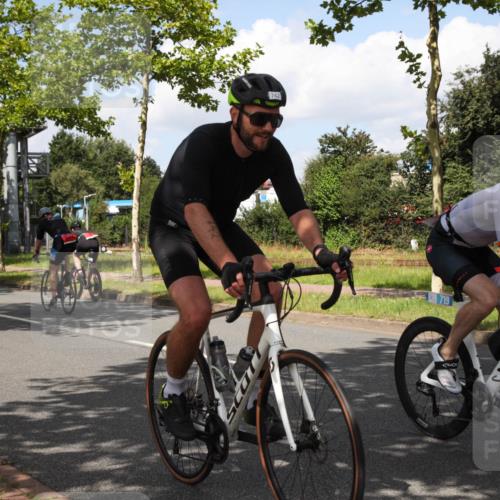 10.08.2025 - GEWOBA Citytriathlon Bremen Yannick Fuchs http://msf.ph/oto/8563310 10.08.2025 12:35:33 Radfahren 579, 642, 719, 742, 763, 783, 833, 919, 933, 1039 meine-sportfotos.de