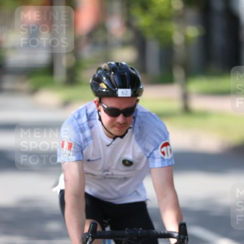 10.08.2025 - GEWOBA Citytriathlon Bremen Yannick Fuchs http://msf.ph/oto/8563344 10.08.2025 14:36:01 Radfahren 32, 129, 261, 395, 437, 452 meine-sportfotos.de