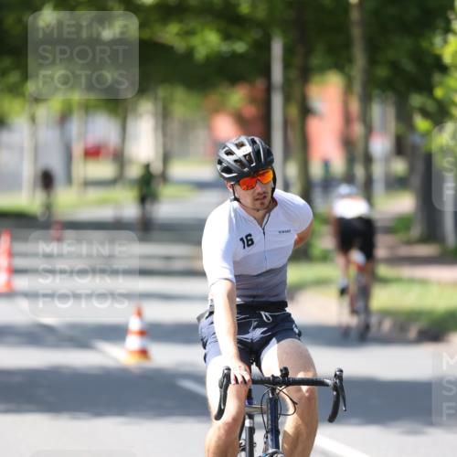 10.08.2025 - GEWOBA Citytriathlon Bremen Yannick Fuchs http://msf.ph/oto/8563355 10.08.2025 14:36:04 Radfahren 32, 129, 261, 437, 452 meine-sportfotos.de