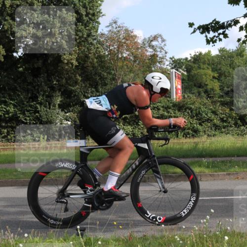 10.08.2025 - GEWOBA Citytriathlon Bremen Yannick Fuchs http://msf.ph/oto/8563359 10.08.2025 10:49:11 Radfahren 81, 105, 151, 213, 245, 387, 407, 420, 430 meine-sportfotos.de