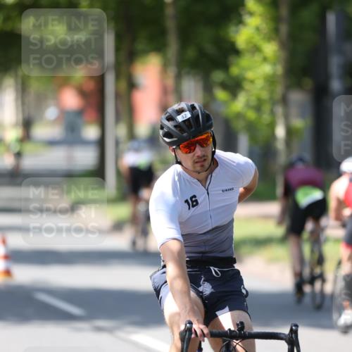 10.08.2025 - GEWOBA Citytriathlon Bremen Yannick Fuchs http://msf.ph/oto/8563360 10.08.2025 14:36:04 Radfahren 32, 129, 261, 437, 452 meine-sportfotos.de