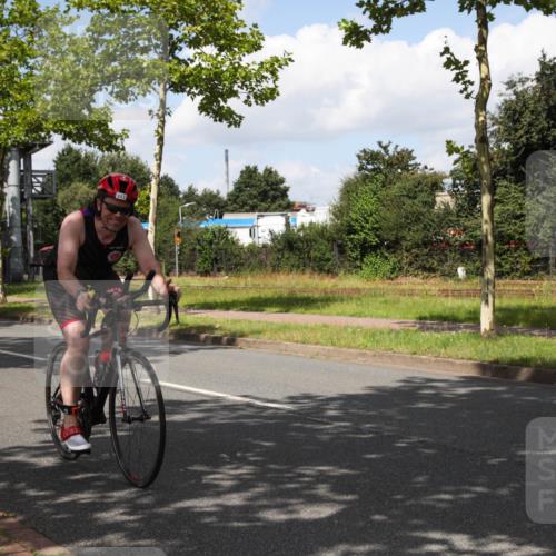 10.08.2025 - GEWOBA Citytriathlon Bremen Yannick Fuchs http://msf.ph/oto/8563362 10.08.2025 12:35:57 Radfahren 567, 636, 843, 877, 933, 966 meine-sportfotos.de