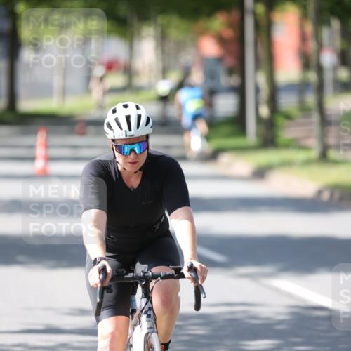 10.08.2025 - GEWOBA Citytriathlon Bremen Yannick Fuchs http://msf.ph/oto/8563393 10.08.2025 14:36:13 Radfahren 32, 261, 380, 437, 452 meine-sportfotos.de