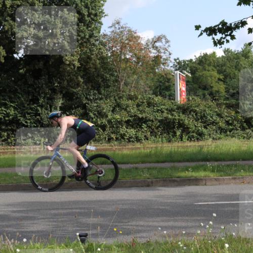 10.08.2025 - GEWOBA Citytriathlon Bremen Yannick Fuchs http://msf.ph/oto/8563394 10.08.2025 10:49:21 Radfahren 81, 105, 151, 213, 245, 387, 405, 407, 420, 430 meine-sportfotos.de