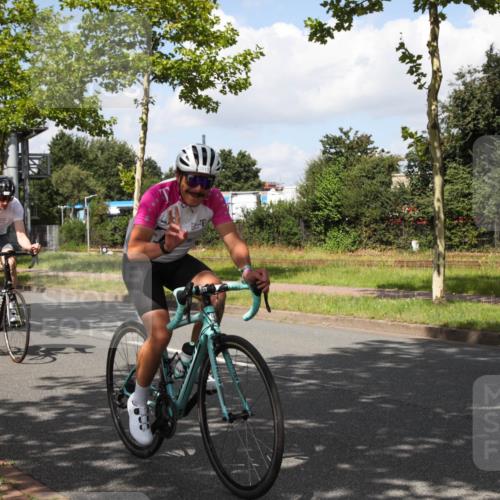 10.08.2025 - GEWOBA Citytriathlon Bremen Yannick Fuchs http://msf.ph/oto/8563434 10.08.2025 12:36:43 Radfahren 570, 701, 739, 750, 765, 781, 789, 794, 872, 1025, 1029, 1032 meine-sportfotos.de