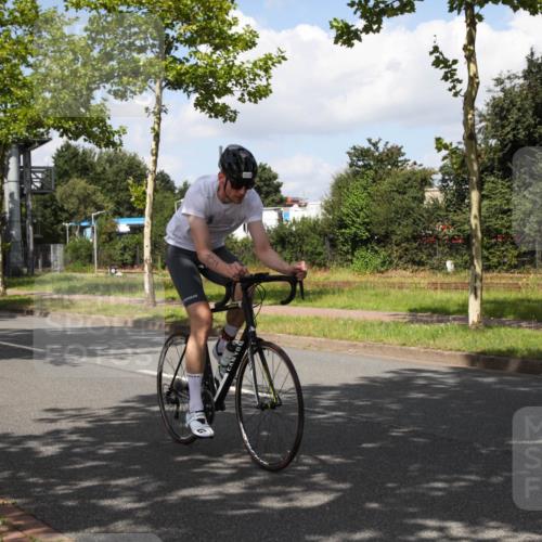10.08.2025 - GEWOBA Citytriathlon Bremen Yannick Fuchs http://msf.ph/oto/8563438 10.08.2025 12:36:43 Radfahren 570, 701, 739, 750, 765, 781, 789, 794, 872, 1025, 1029, 1032 meine-sportfotos.de