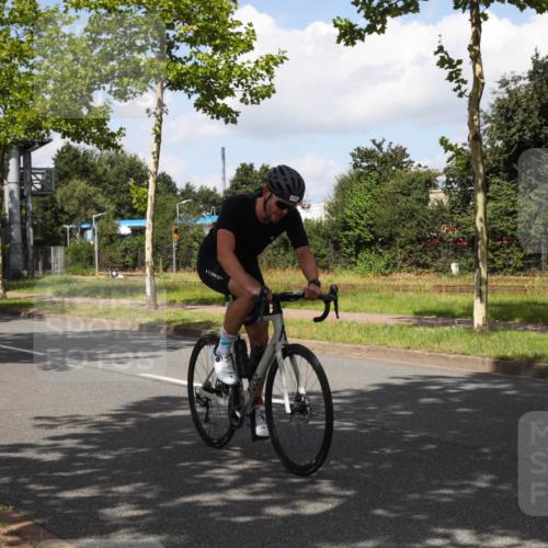 10.08.2025 - GEWOBA Citytriathlon Bremen Yannick Fuchs http://msf.ph/oto/8563452 10.08.2025 12:37:01 Radfahren 631, 678, 726, 734, 739, 982, 1033 meine-sportfotos.de