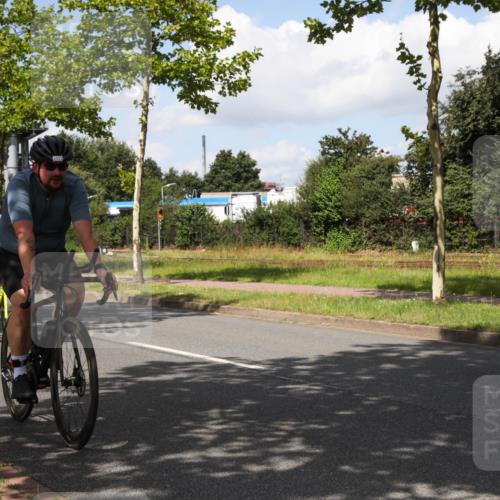 10.08.2025 - GEWOBA Citytriathlon Bremen Yannick Fuchs http://msf.ph/oto/8563453 10.08.2025 12:37:01 Radfahren 631, 678, 726, 734, 739, 982, 1033 meine-sportfotos.de