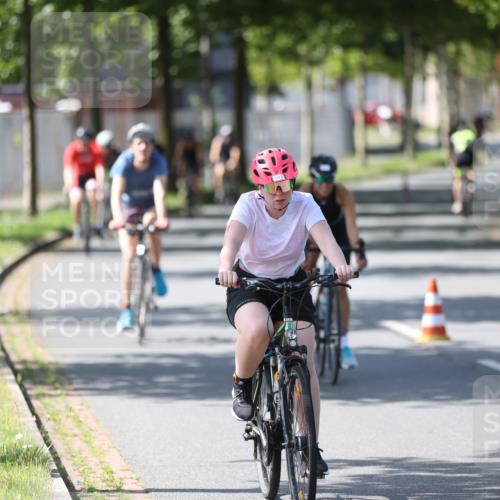 10.08.2025 - GEWOBA Citytriathlon Bremen Yannick Fuchs http://msf.ph/oto/8563483 10.08.2025 14:36:41 Radfahren 24, 41, 46, 123, 136, 255, 285, 314, 391, 521 meine-sportfotos.de