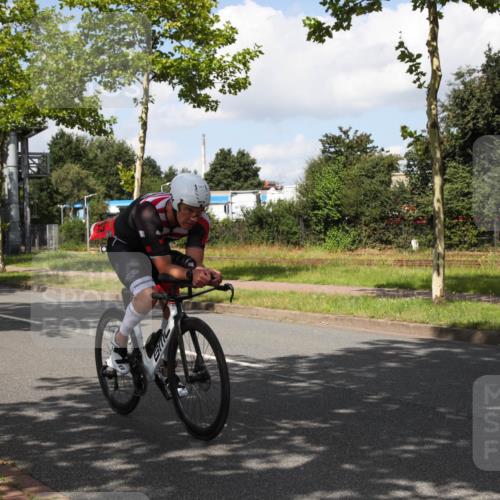 10.08.2025 - GEWOBA Citytriathlon Bremen Yannick Fuchs http://msf.ph/oto/8563487 10.08.2025 12:37:42 Radfahren 563, 603 meine-sportfotos.de