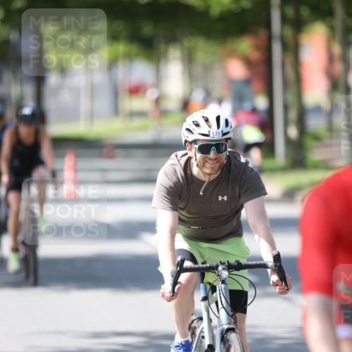 10.08.2025 - GEWOBA Citytriathlon Bremen Yannick Fuchs http://msf.ph/oto/8563511 10.08.2025 14:36:47 Radfahren 24, 41, 46, 106, 123, 136, 227, 239, 263, 285, 314, 521 meine-sportfotos.de