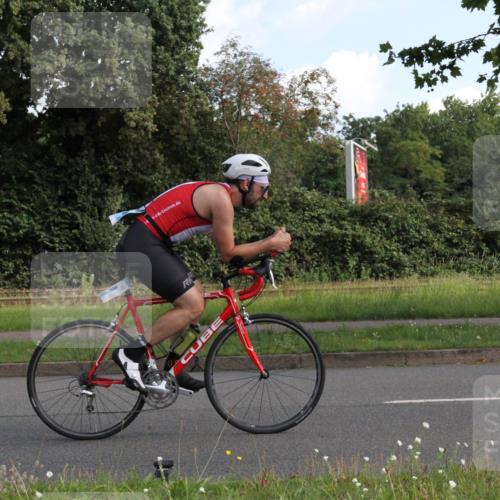 10.08.2025 - GEWOBA Citytriathlon Bremen Yannick Fuchs http://msf.ph/oto/8563543 10.08.2025 10:50:23 Radfahren 97, 161, 389, 406, 409, 426, 428 meine-sportfotos.de