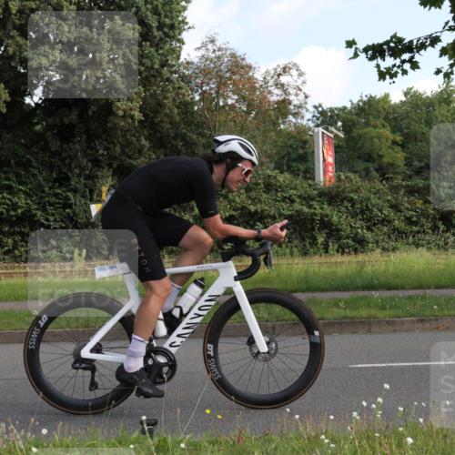 10.08.2025 - GEWOBA Citytriathlon Bremen Yannick Fuchs http://msf.ph/oto/8563548 10.08.2025 10:50:24 Radfahren 97, 161, 389, 406, 409, 426, 428 meine-sportfotos.de