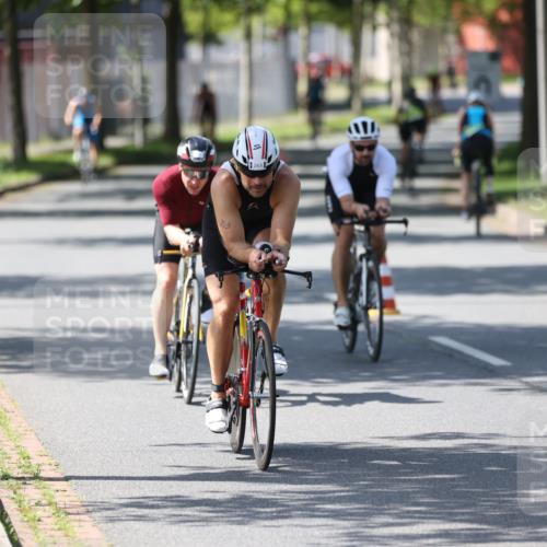 10.08.2025 - GEWOBA Citytriathlon Bremen Yannick Fuchs http://msf.ph/oto/8563553 10.08.2025 14:36:57 Radfahren 24, 57, 106, 123, 136, 227, 239, 240, 256, 257, 263, 314, 521 meine-sportfotos.de