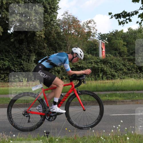 10.08.2025 - GEWOBA Citytriathlon Bremen Yannick Fuchs http://msf.ph/oto/8563555 10.08.2025 10:50:26 Radfahren 97, 161, 389, 406, 409, 426, 428 meine-sportfotos.de