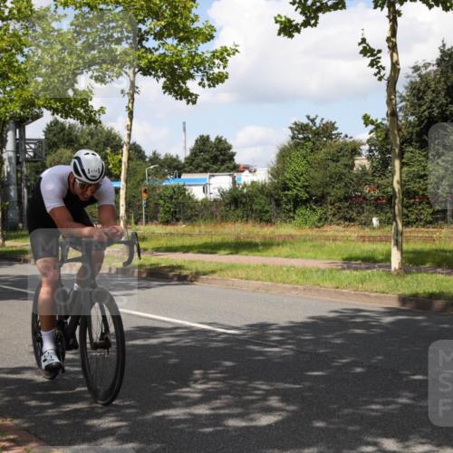 10.08.2025 - GEWOBA Citytriathlon Bremen Yannick Fuchs http://msf.ph/oto/8563593 10.08.2025 12:38:36 Radfahren 557, 634, 662, 740, 772, 797, 940 meine-sportfotos.de