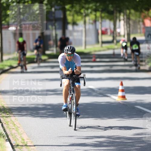 10.08.2025 - GEWOBA Citytriathlon Bremen Yannick Fuchs http://msf.ph/oto/8563595 10.08.2025 14:37:06 Radfahren 57, 78, 106, 121, 164, 227, 239, 240, 256, 257, 263 meine-sportfotos.de