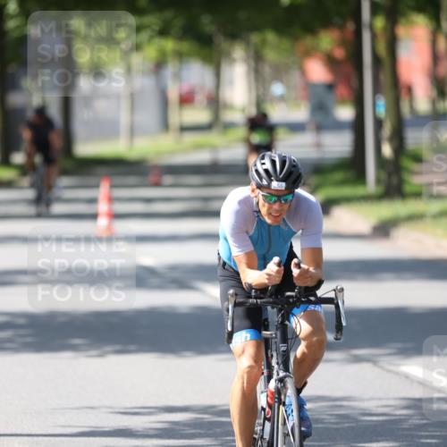 10.08.2025 - GEWOBA Citytriathlon Bremen Yannick Fuchs http://msf.ph/oto/8563602 10.08.2025 14:37:07 Radfahren 57, 78, 106, 121, 164, 201, 227, 239, 240, 256, 257, 263, 512 meine-sportfotos.de