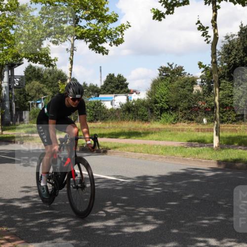 10.08.2025 - GEWOBA Citytriathlon Bremen Yannick Fuchs http://msf.ph/oto/8563617 10.08.2025 12:38:48 Radfahren 555, 634, 662, 720, 740, 762, 772, 797, 892, 940, 978, 1019 meine-sportfotos.de