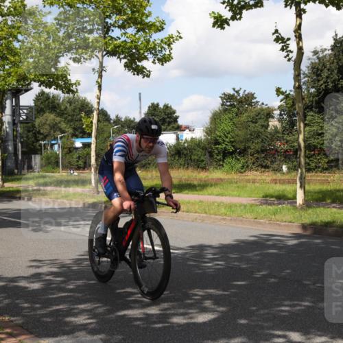 10.08.2025 - GEWOBA Citytriathlon Bremen Yannick Fuchs http://msf.ph/oto/8563619 10.08.2025 12:38:49 Radfahren 555, 634, 662, 720, 740, 762, 772, 797, 892, 940, 978, 1019 meine-sportfotos.de