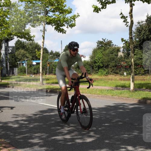 10.08.2025 - GEWOBA Citytriathlon Bremen Yannick Fuchs http://msf.ph/oto/8563629 10.08.2025 12:38:53 Radfahren 555, 658, 662, 720, 740, 762, 772, 797, 892, 940, 969, 978, 1019 meine-sportfotos.de