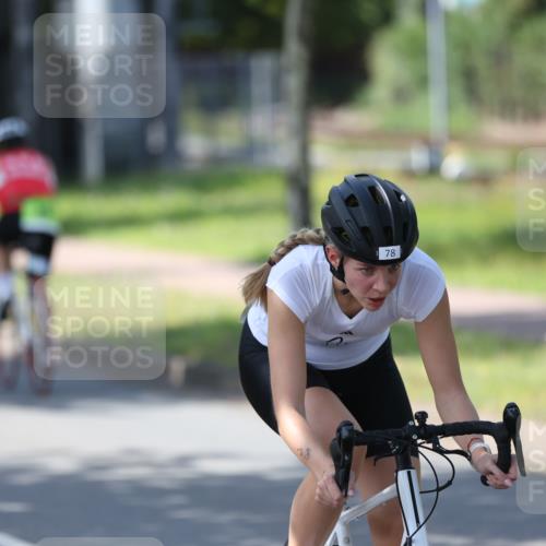 10.08.2025 - GEWOBA Citytriathlon Bremen Yannick Fuchs http://msf.ph/oto/8563645 10.08.2025 14:37:12 Radfahren 57, 78, 106, 121, 164, 201, 240, 256, 257, 512 meine-sportfotos.de