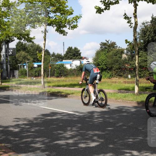 10.08.2025 - GEWOBA Citytriathlon Bremen Yannick Fuchs http://msf.ph/oto/8563683 10.08.2025 12:39:17 Radfahren 658, 696, 709, 729, 758, 869, 900, 969, 1006 meine-sportfotos.de