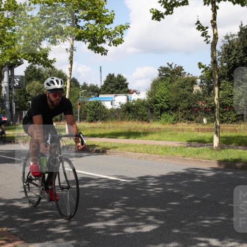 10.08.2025 - GEWOBA Citytriathlon Bremen Yannick Fuchs http://msf.ph/oto/8563685 10.08.2025 12:39:19 Radfahren 696, 709, 729, 758, 869, 900, 1006 meine-sportfotos.de