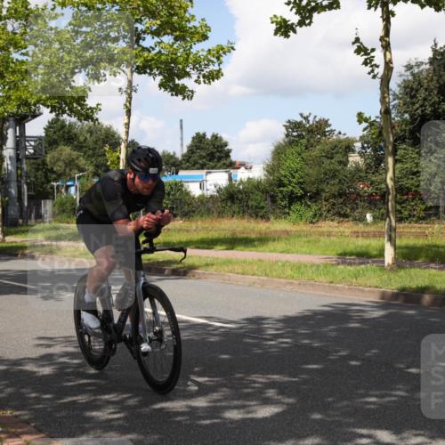 10.08.2025 - GEWOBA Citytriathlon Bremen Yannick Fuchs http://msf.ph/oto/8563688 10.08.2025 12:39:21 Radfahren 696, 709, 729, 758, 869, 900, 1006 meine-sportfotos.de