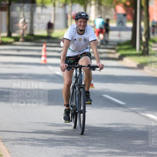 10.08.2025 - GEWOBA Citytriathlon Bremen Yannick Fuchs http://msf.ph/oto/8563706 10.08.2025 14:38:06 Radfahren 30, 54, 75, 81, 147, 152, 528 meine-sportfotos.de