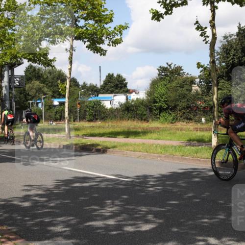 10.08.2025 - GEWOBA Citytriathlon Bremen Yannick Fuchs http://msf.ph/oto/8563712 10.08.2025 12:39:26 Radfahren 572, 696, 709, 729, 758, 795, 869, 1006 meine-sportfotos.de