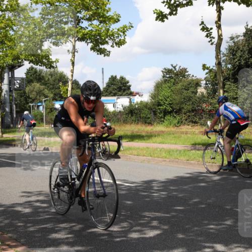 10.08.2025 - GEWOBA Citytriathlon Bremen Yannick Fuchs http://msf.ph/oto/8563738 10.08.2025 12:39:39 Radfahren 572, 589, 795, 813, 869 meine-sportfotos.de