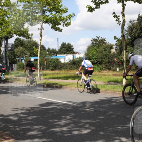 10.08.2025 - GEWOBA Citytriathlon Bremen Yannick Fuchs http://msf.ph/oto/8563741 10.08.2025 12:39:40 Radfahren 572, 589, 795, 813, 869 meine-sportfotos.de