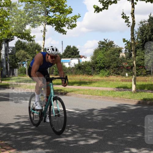 10.08.2025 - GEWOBA Citytriathlon Bremen Yannick Fuchs http://msf.ph/oto/8563757 10.08.2025 12:39:49 Radfahren 572, 589, 813, 831 meine-sportfotos.de