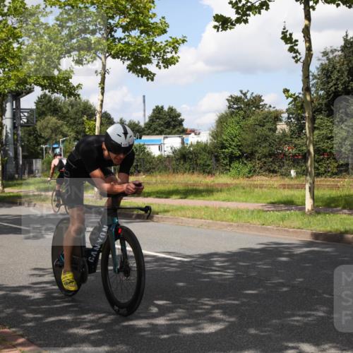 10.08.2025 - GEWOBA Citytriathlon Bremen Yannick Fuchs http://msf.ph/oto/8563809 10.08.2025 12:40:12 Radfahren 559, 596, 602, 690, 706, 721, 779, 815, 831, 880, 883, 890, 896, 899, 975, 1028 meine-sportfotos.de
