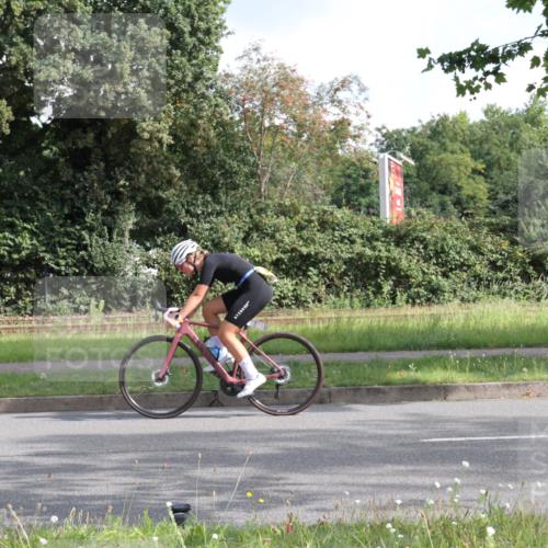 10.08.2025 - GEWOBA Citytriathlon Bremen Yannick Fuchs http://msf.ph/oto/8563837 10.08.2025 10:52:46 Radfahren 21, 43, 400, 413, 491, 504 meine-sportfotos.de