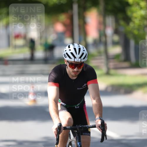 10.08.2025 - GEWOBA Citytriathlon Bremen Yannick Fuchs http://msf.ph/oto/8563838 10.08.2025 14:38:42 Radfahren 50, 51, 195, 216, 238, 312, 354 meine-sportfotos.de